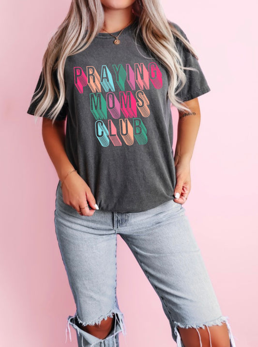 PRAYING MOMS CLUB GRAPHIC TEE