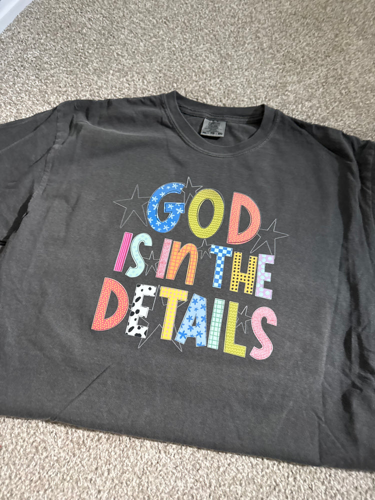 GOD IS IN THE DETAILS GRAPHIC TEE